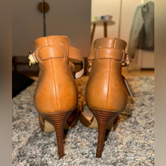 Brown Guess Heels. Size 8 - Picture 5 of 6